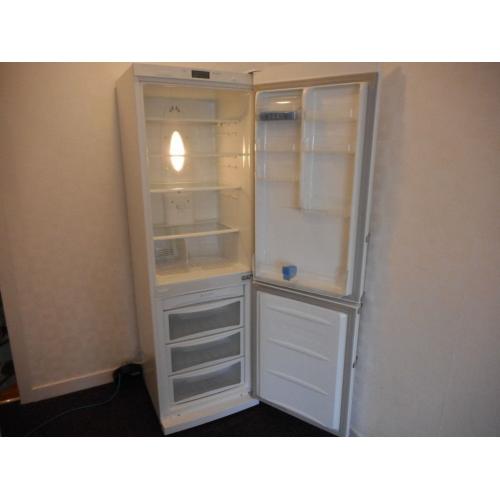 "LG" ELECTRONIC FRIDGE /FREEZER**FROST FREE**