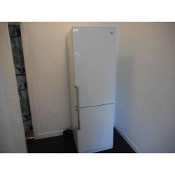 "LG" ELECTRONIC FRIDGE /FREEZER**FROST FREE**