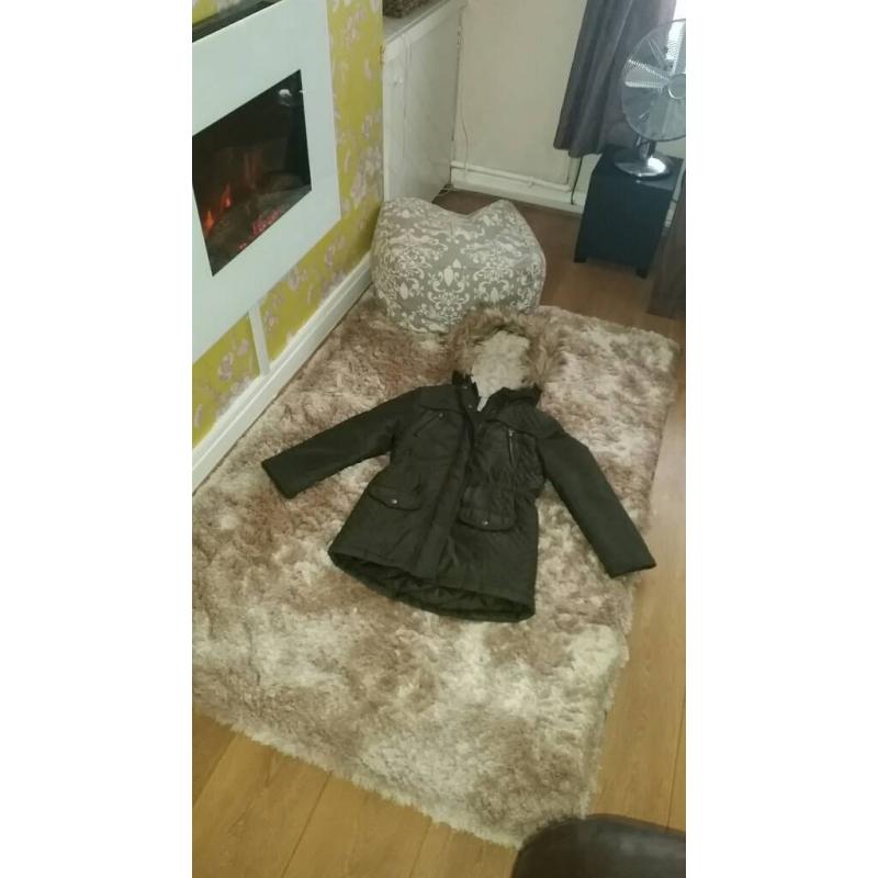 Girls winter coat ex condition Age 8/9 years