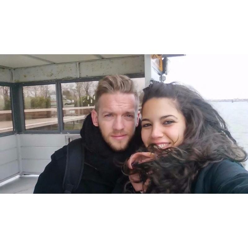 Au Pair Couple looking for a family for improve our English!