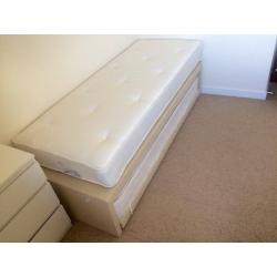 John Lewis Savoy Two Pocket Spring Trundle Guest Bed, Beige Single/Double very good condition