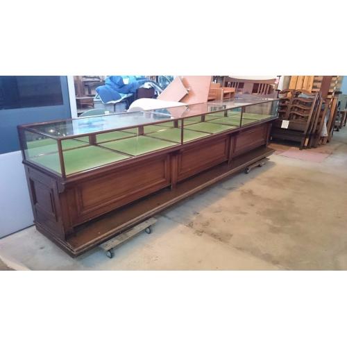 Jewellery shop counter