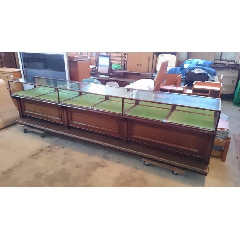 Jewellery shop counter