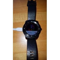 LG G Watch R Smart watch excellent condition, with charger