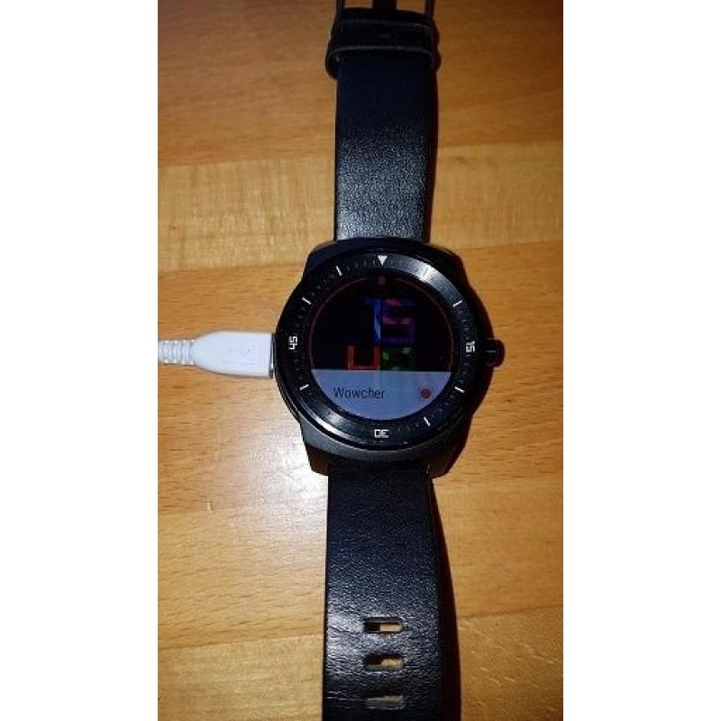 LG G Watch R Smart watch excellent condition, with charger
