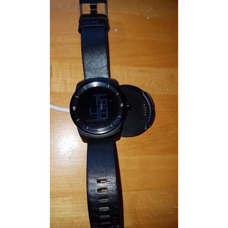 LG G Watch R Smart watch excellent condition, with charger
