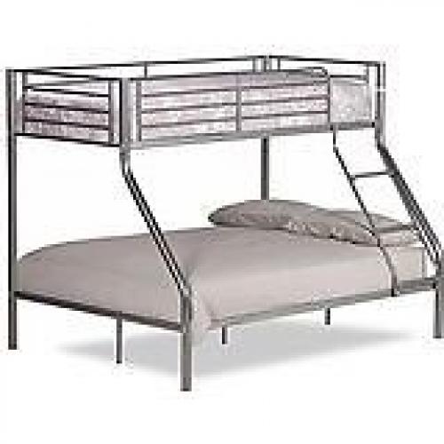 Triple bunk bed