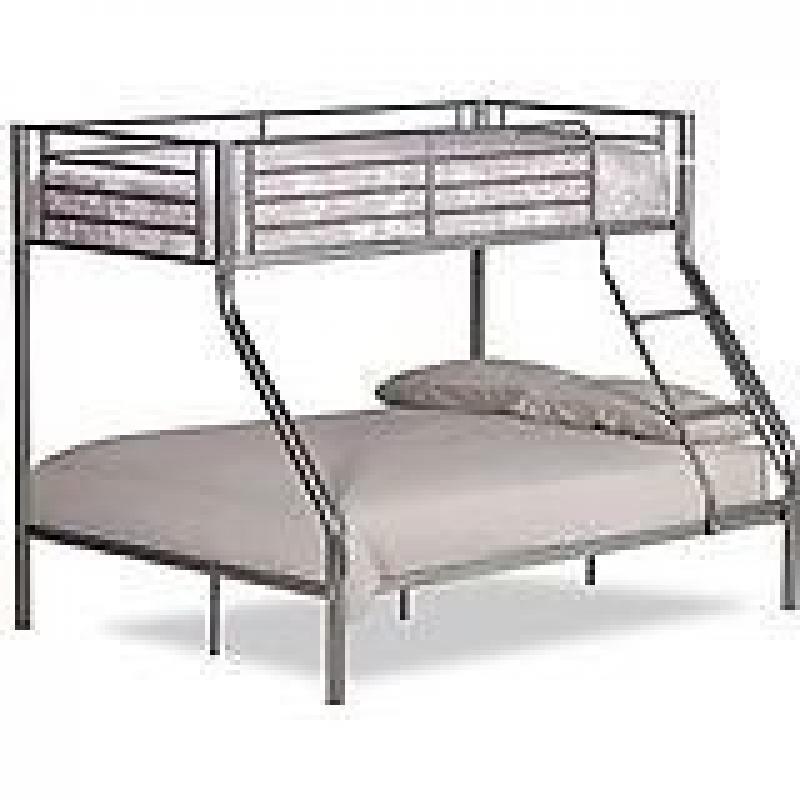 Triple bunk bed