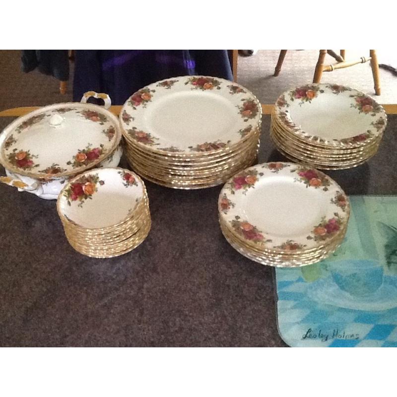9place dinner set. Royal Albert Old Country Rose