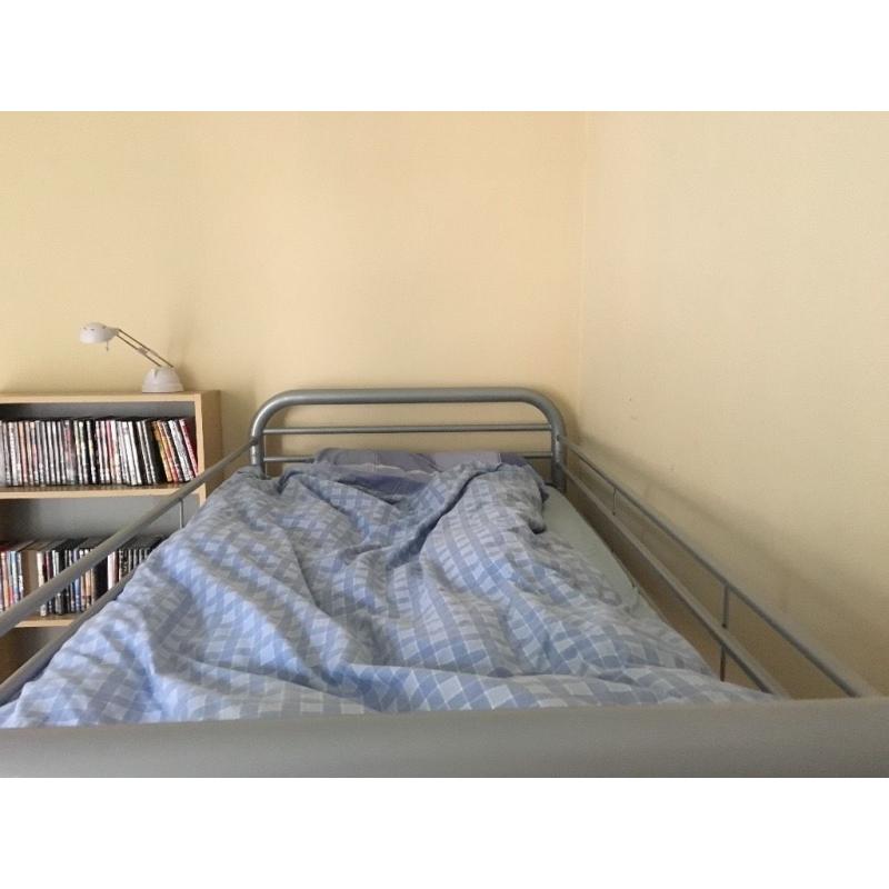Child's cabin bed, metal frame