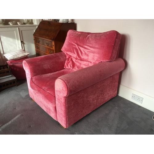 Matching bedroom furniture plus armchair