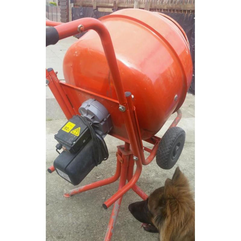 Cement mixer 135 litre excellent condition