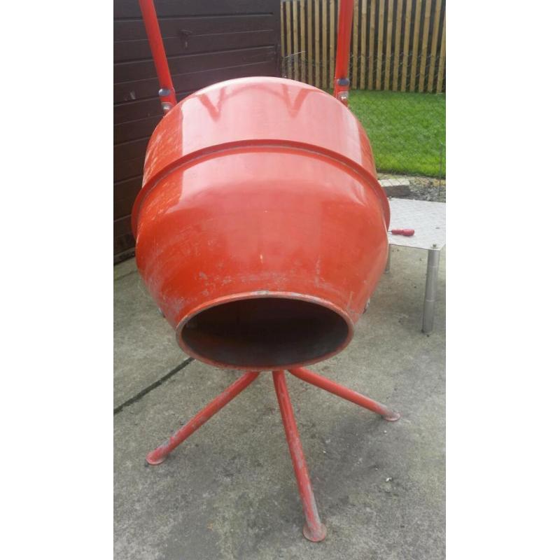 Cement mixer 135 litre excellent condition