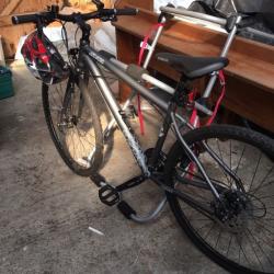 2 bikes andrack, good as new