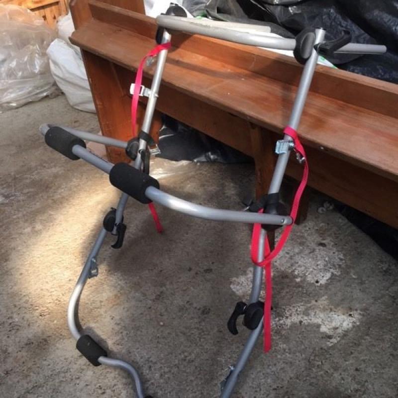 2 bikes andrack, good as new