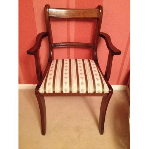 Extentable table and set of 6 excellent quality matching chairs, table sits upto 10 people