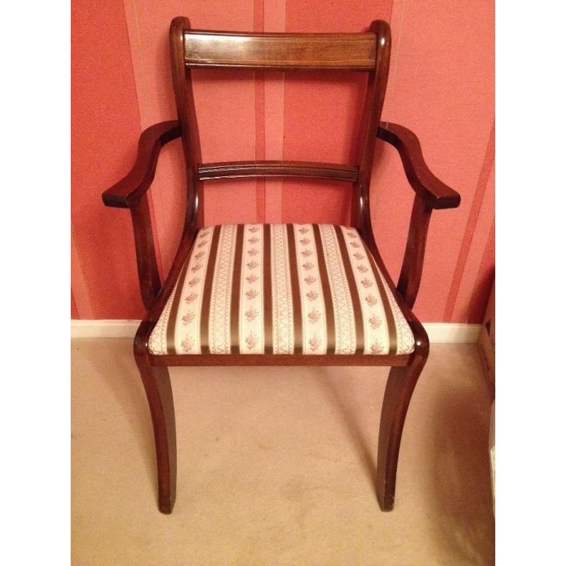 Extentable table and set of 6 excellent quality matching chairs, table sits upto 10 people