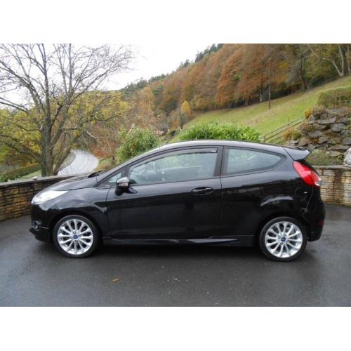 Brand new 16" fiesta Zetec s alloy wheels with brand new continental tyres