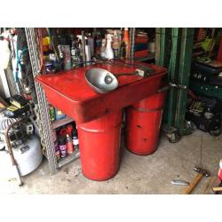 parts washer parts cleaning tank with fluid