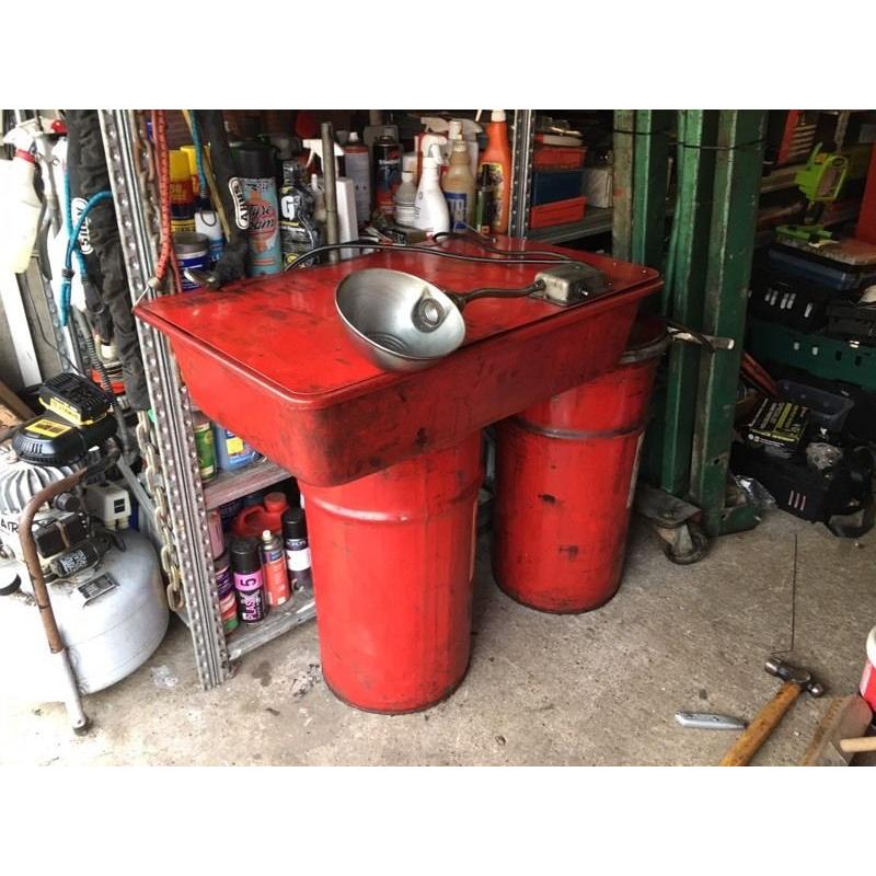 parts washer parts cleaning tank with fluid