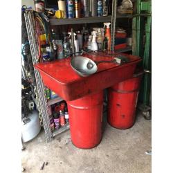 parts washer parts cleaning tank with fluid