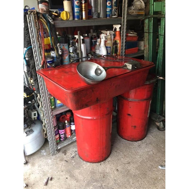 parts washer parts cleaning tank with fluid