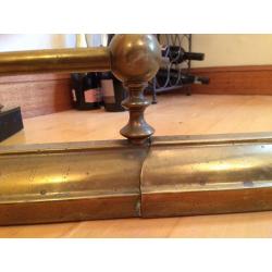 Extendable brass fireplace fender