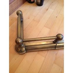Extendable brass fireplace fender