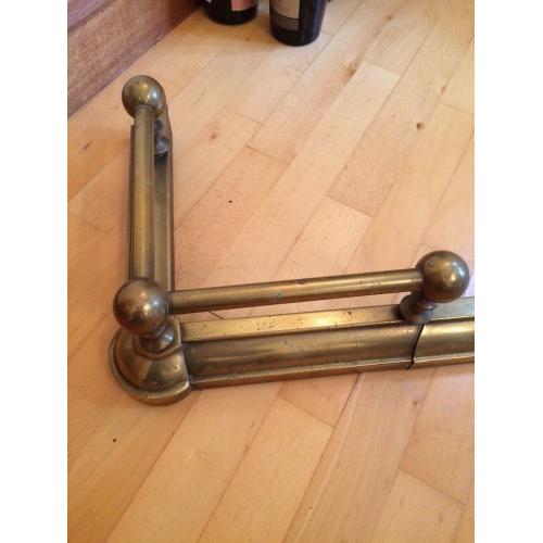 Extendable brass fireplace fender