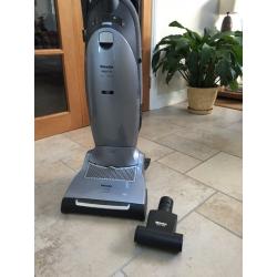 Upright vacuum