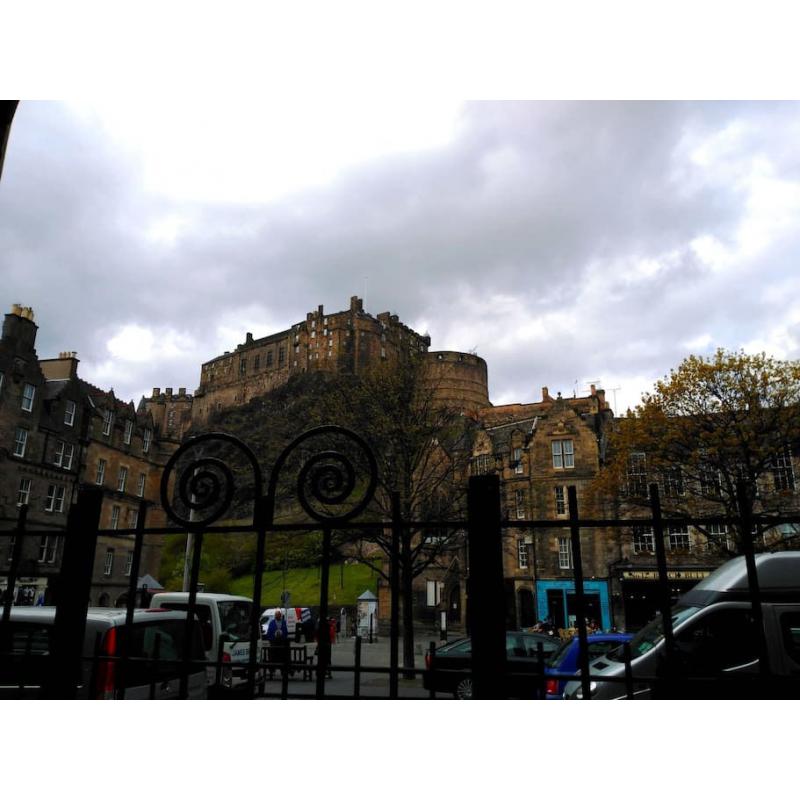 Big room in Old Town house in Grassmarket ( City Center)