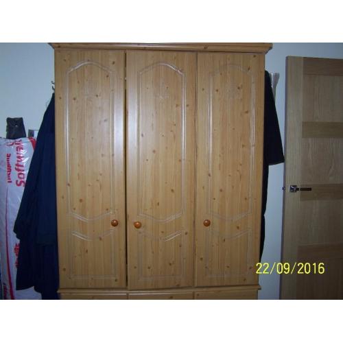 3 door wardrobe