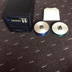 Acard cd/DVDs copier comes with blank CDs and DVDs and wallets