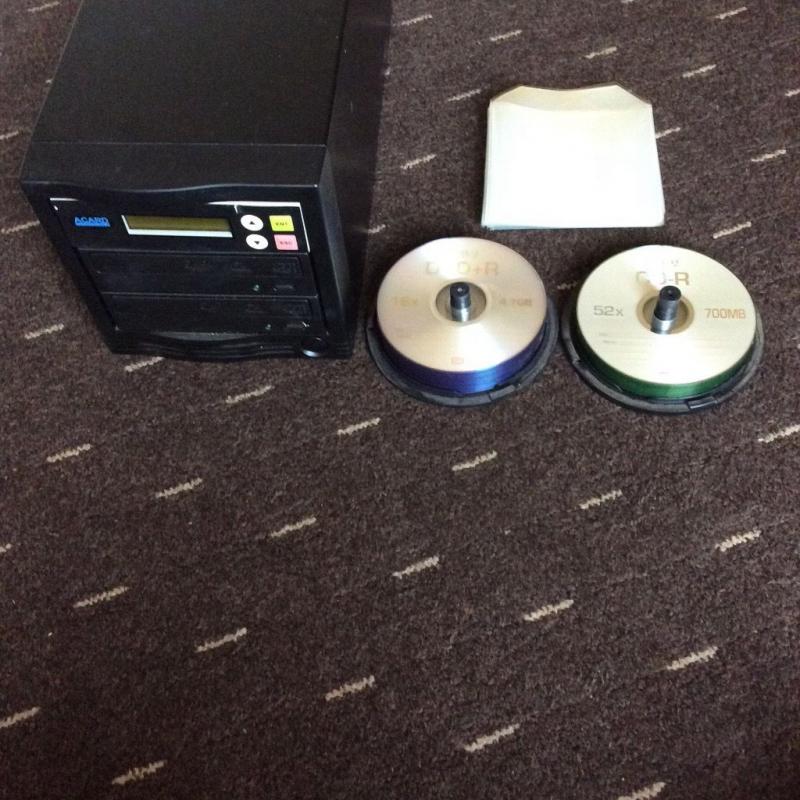 Acard cd/DVDs copier comes with blank CDs and DVDs and wallets