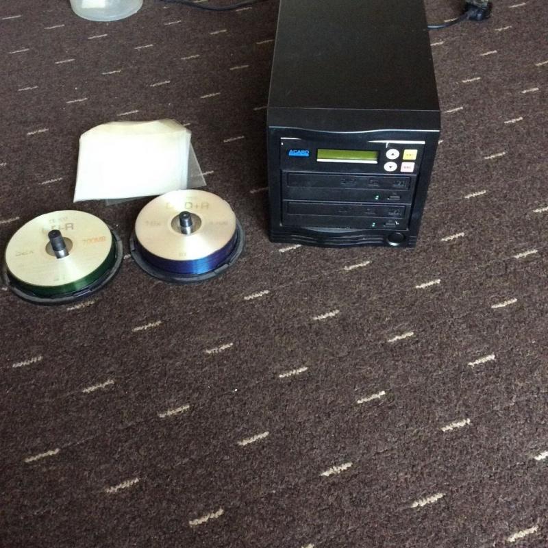 Acard cd/DVDs copier comes with blank CDs and DVDs and wallets
