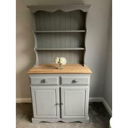 Pine dresser