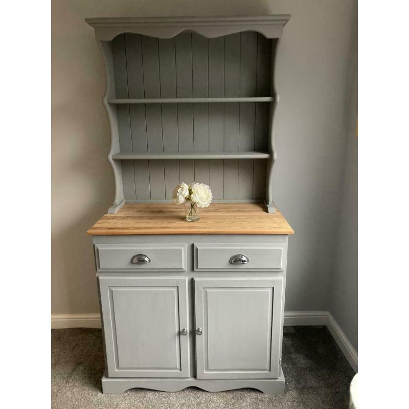 Pine dresser
