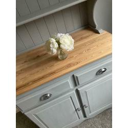 Pine dresser