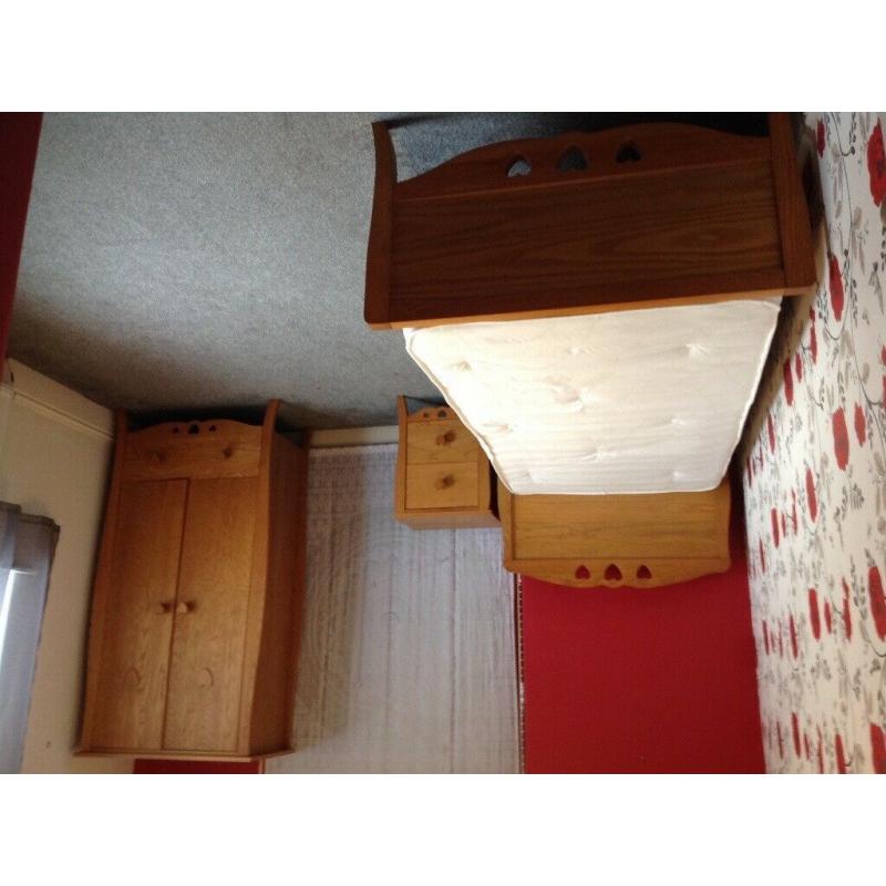 Solid Wood Bedroom Furniture Set