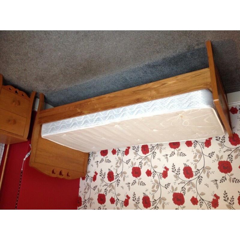 Solid Wood Bedroom Furniture Set
