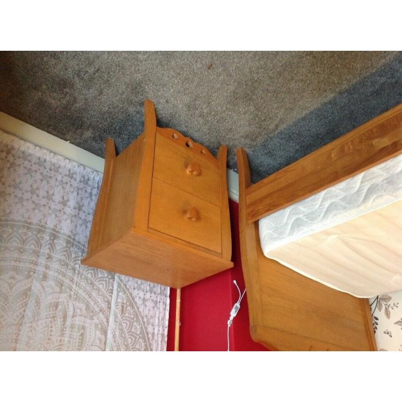 Solid Wood Bedroom Furniture Set