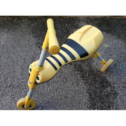 Yellow scuttlebug