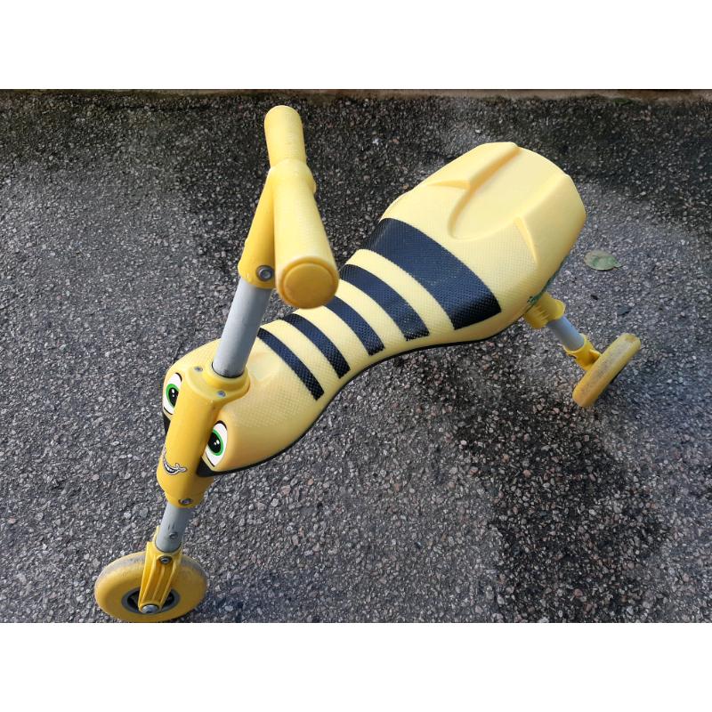 Yellow scuttlebug