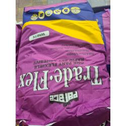 Self levelling compound