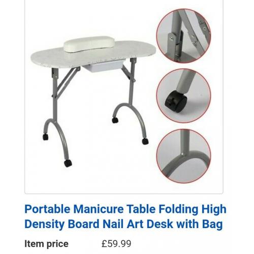 Mobile nail / manicure table