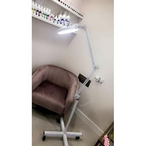White Beauty Salon Facial Magnifying Lamp