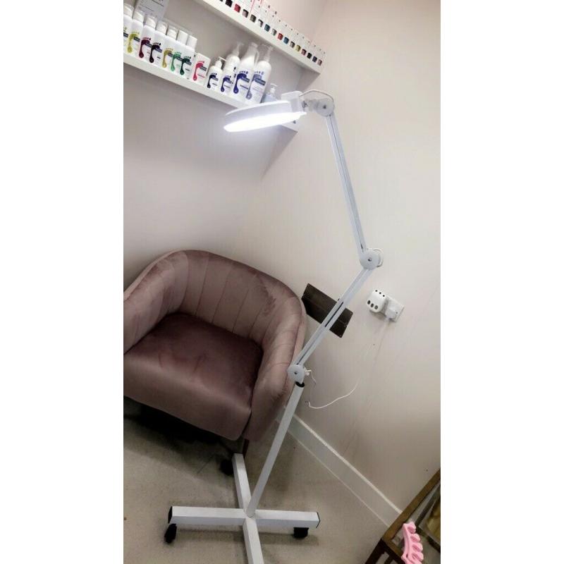 White Beauty Salon Facial Magnifying Lamp