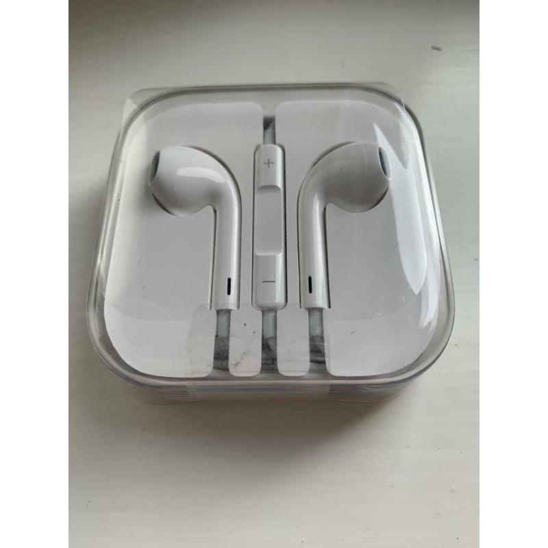 Apple Ear Pods