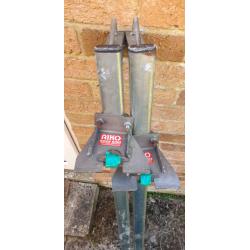 Vauxhall Astra (04-12) roof bars, 2 bar set with load stops.