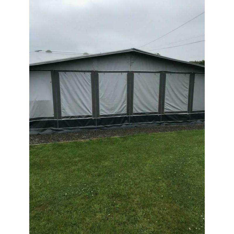 LMC 695 2015 with Walker awning